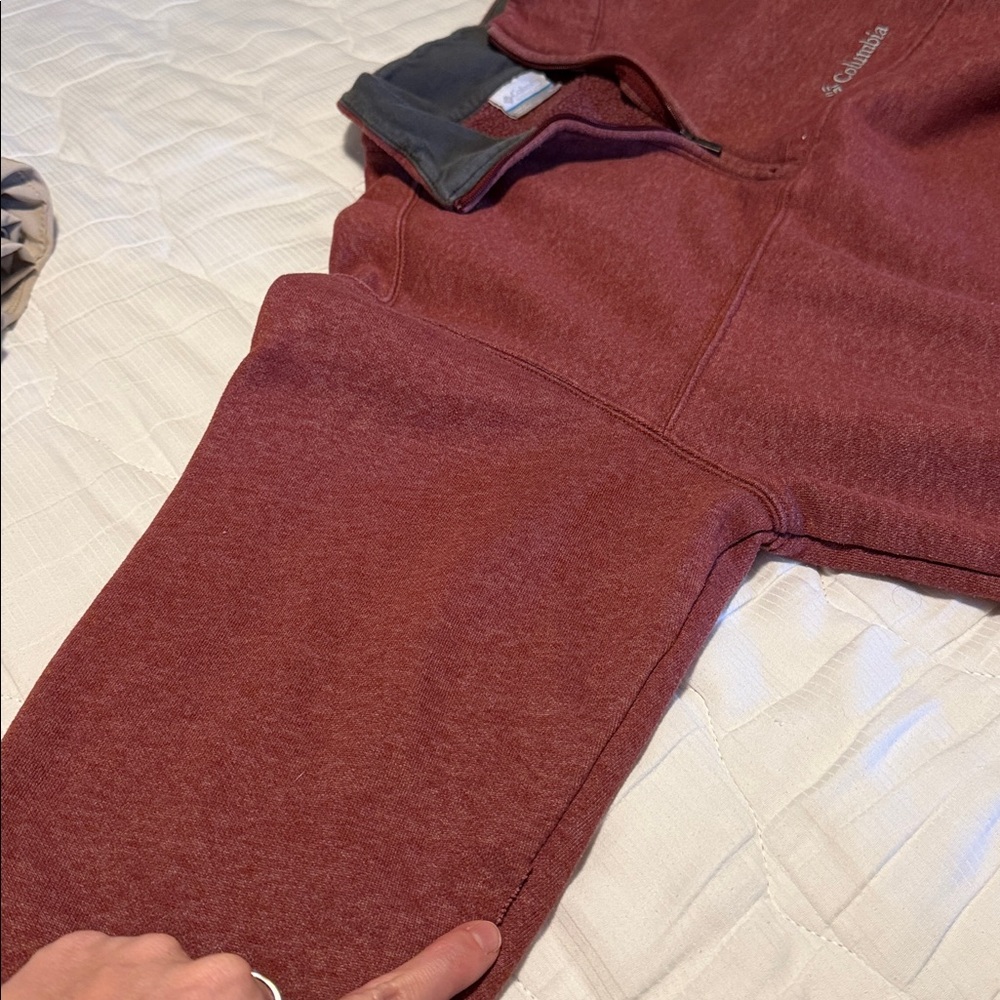 Columbia Men’s Red Quarter-Zip Fleece Pullover - Picture 7 of 7